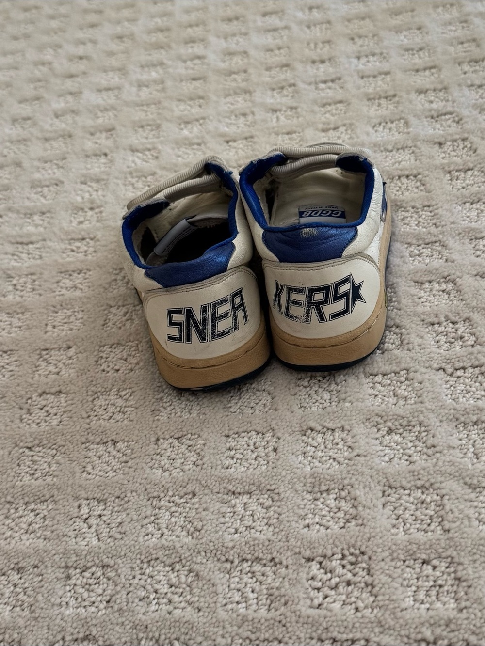 Golden Goose Kids White & Blue Star Velcro Sneaker. 27. - Picture 3 of 5